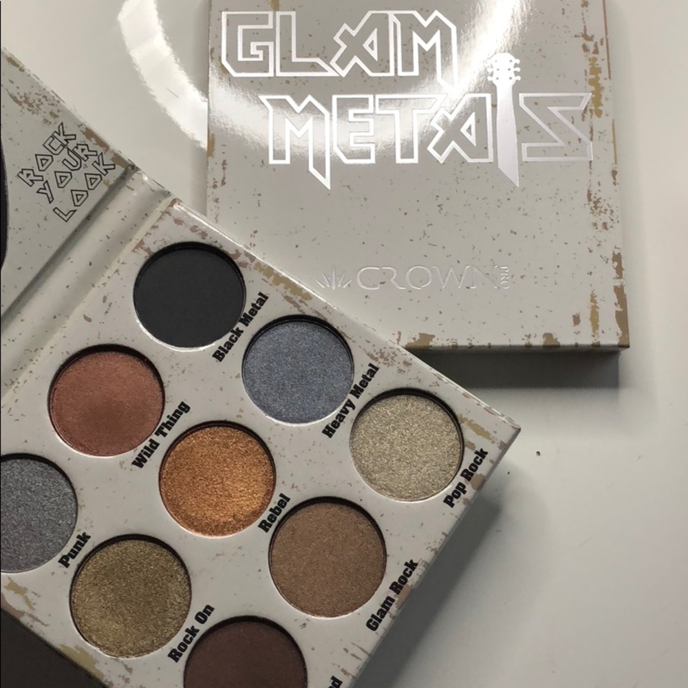 Crown Glam Metal eyeshadow palette